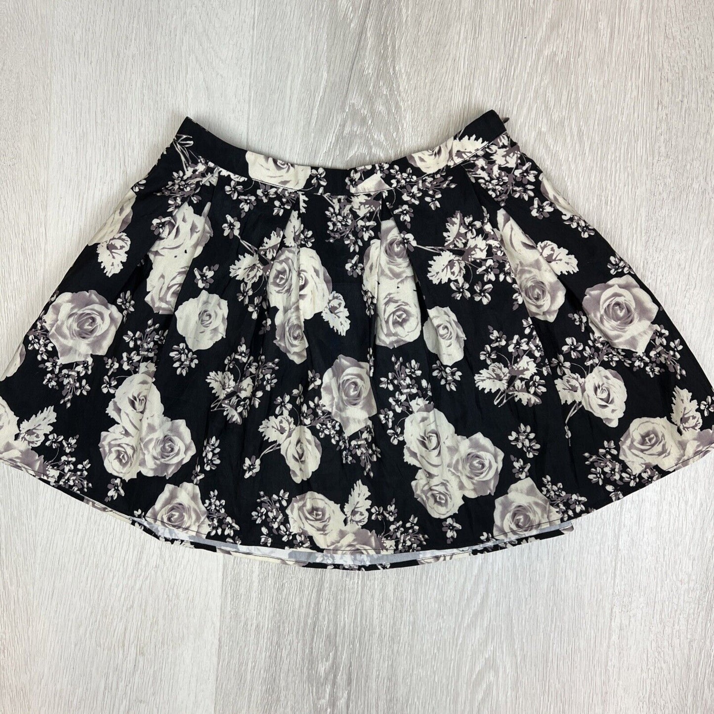 Forever 21 Womens Black Floral Pattern Mini Skirt Size 27