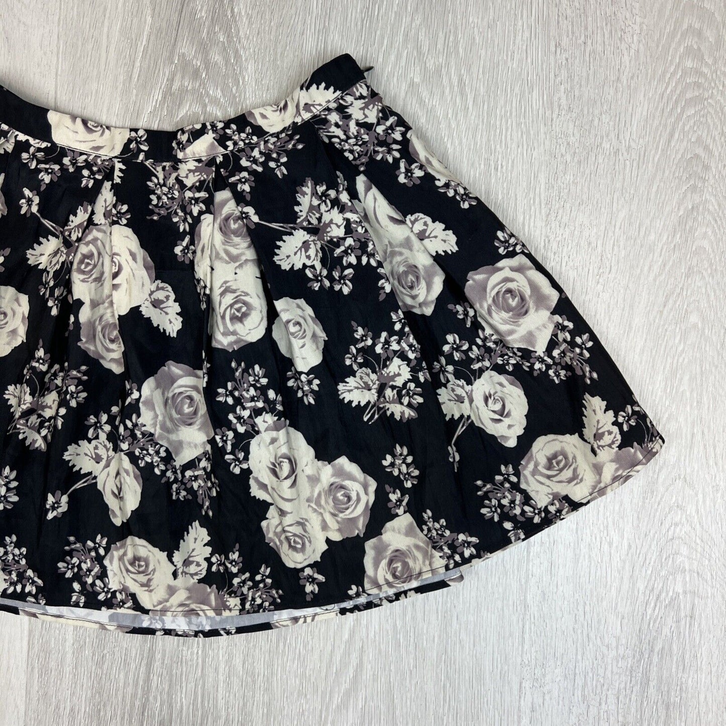 Forever 21 Womens Black Floral Pattern Mini Skirt Size 27