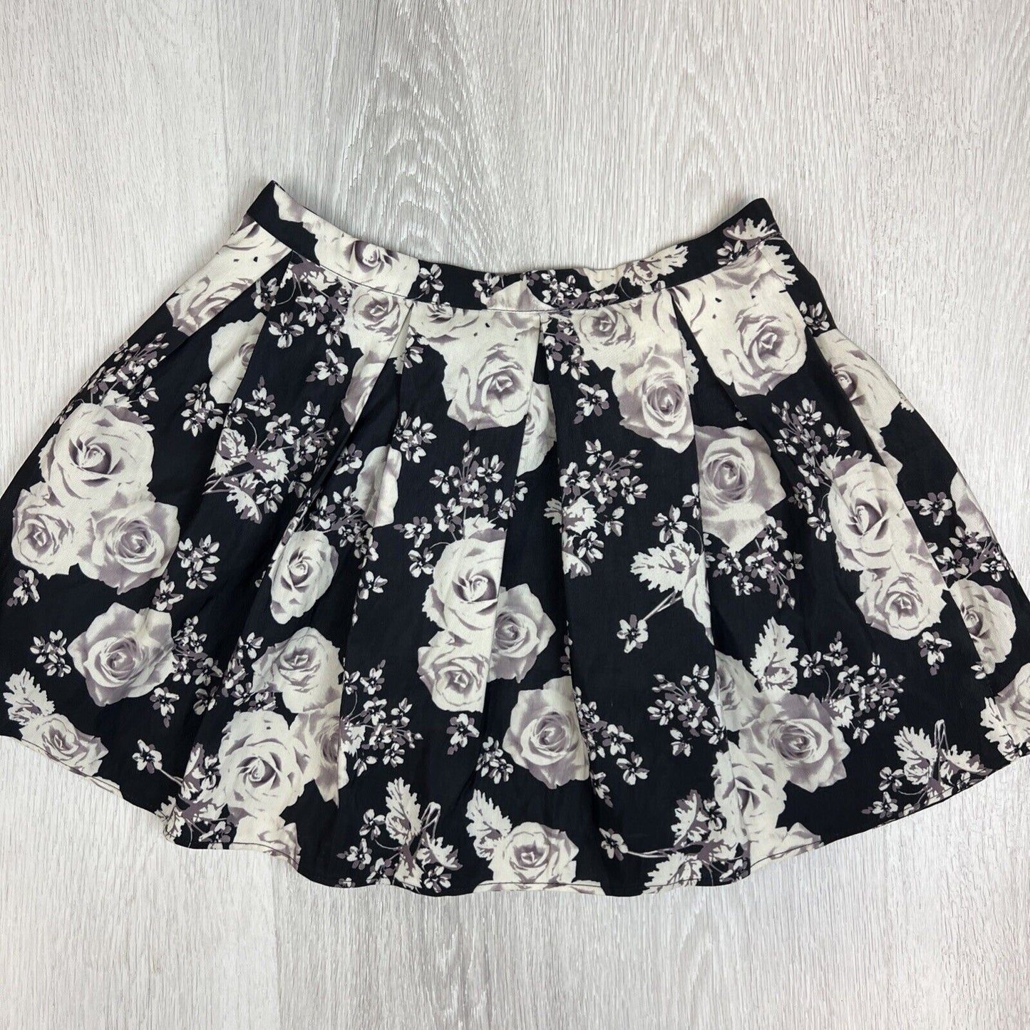 Forever 21 Womens Black Floral Pattern Mini Skirt Size 27