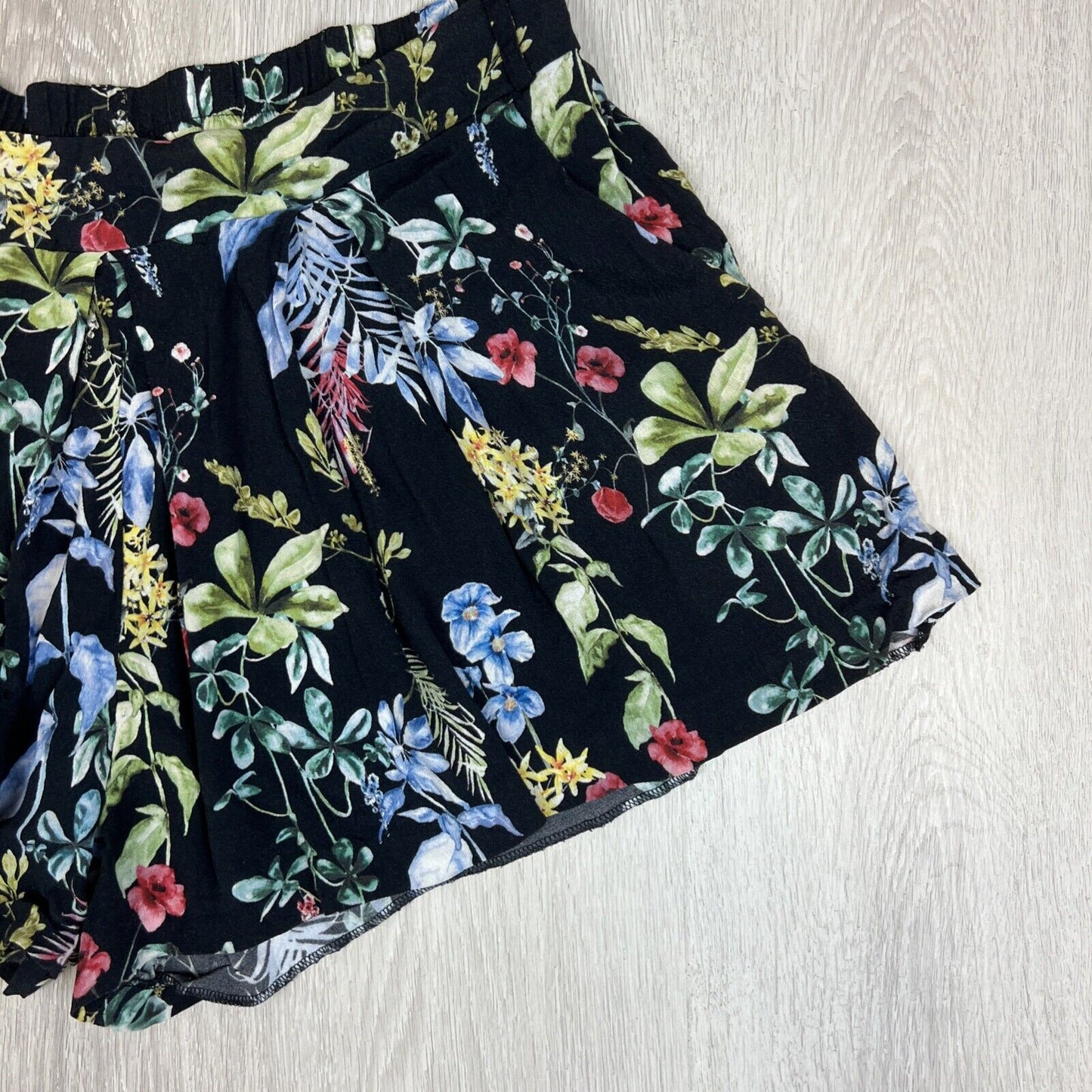 Forever New Womens Black Floral Pattern Shorts Size 14 AU