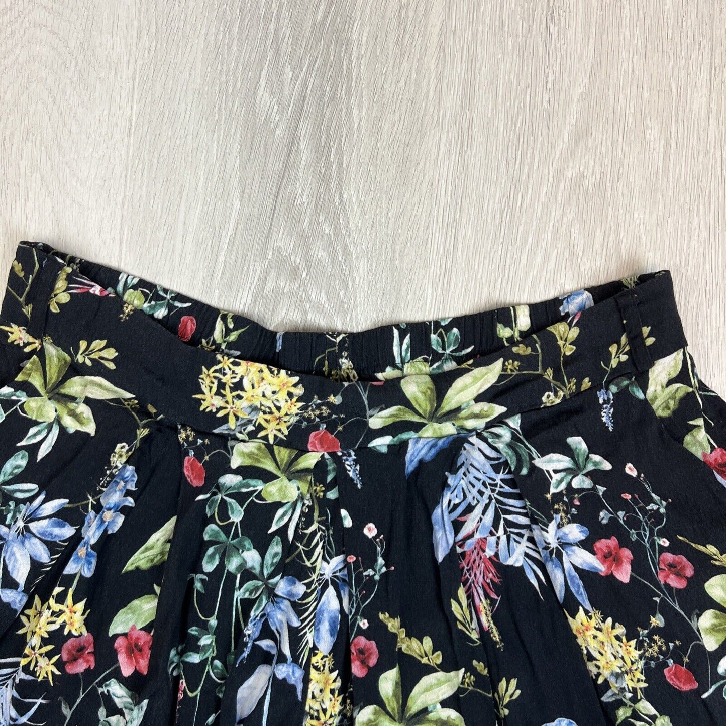 Forever New Womens Black Floral Pattern Shorts Size 14 AU