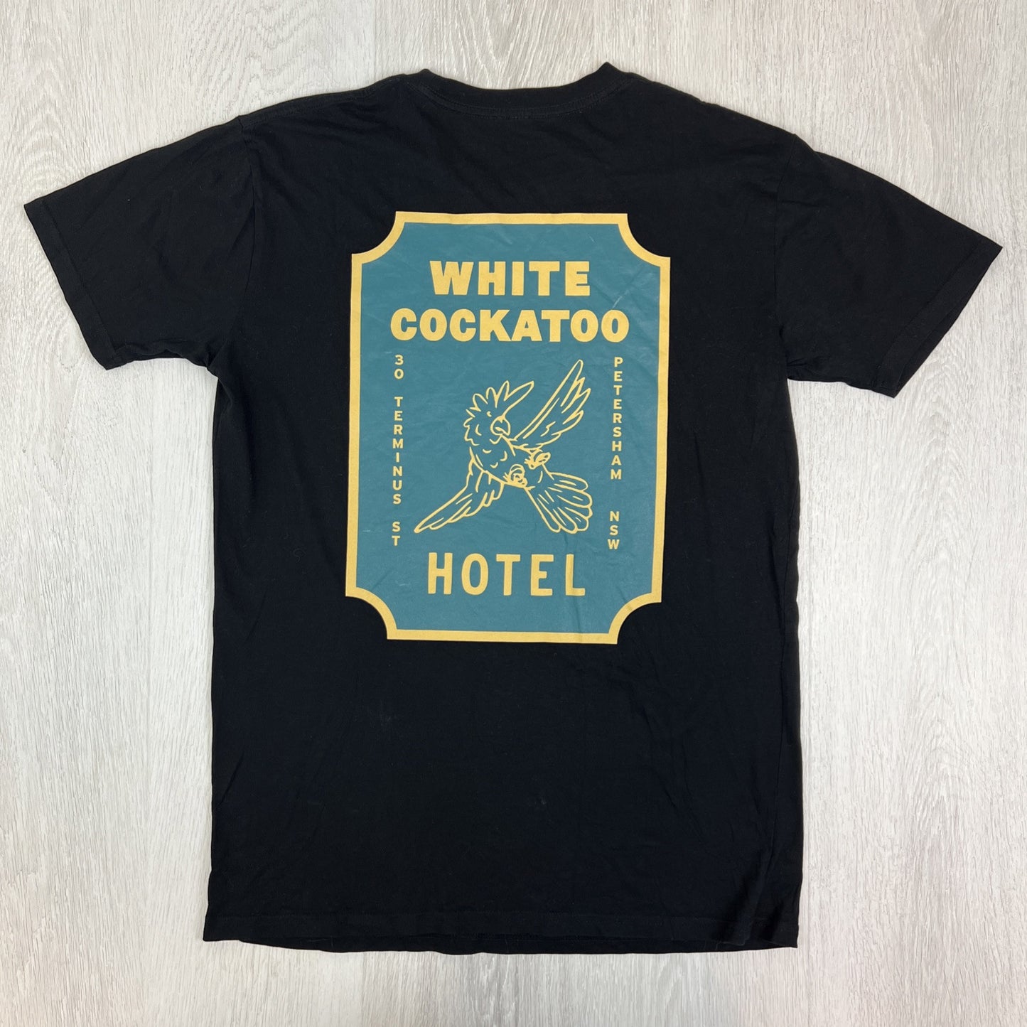 White Cockatoo Hotel Petersham Mens Black Graphic Print Pub T-Shirt Size Large