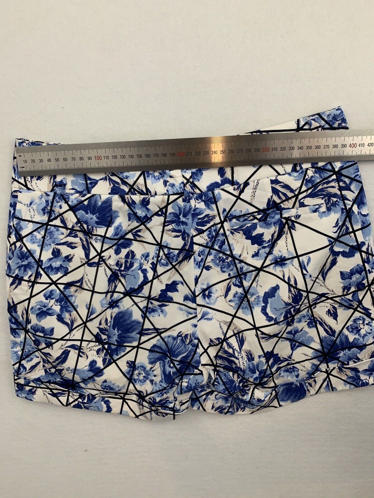 Glassons WOmens Floral Pattern Shorts Size 10