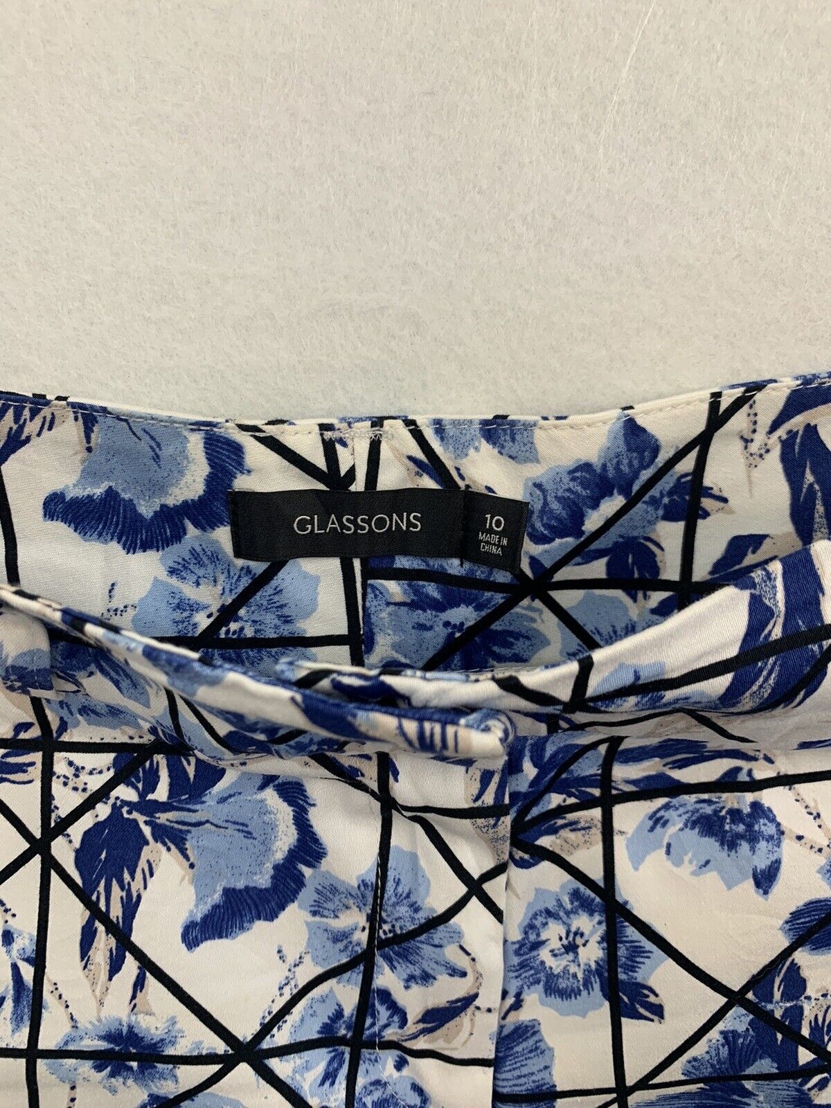 Glassons WOmens Floral Pattern Shorts Size 10