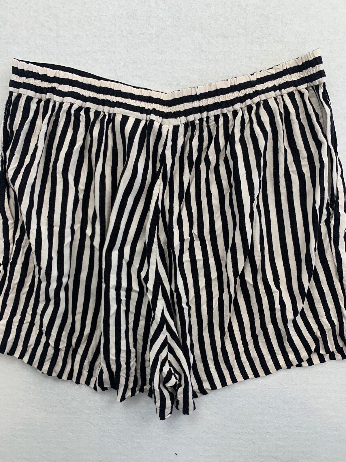 H&M Womens Striped Viscose Shorts Size US 10