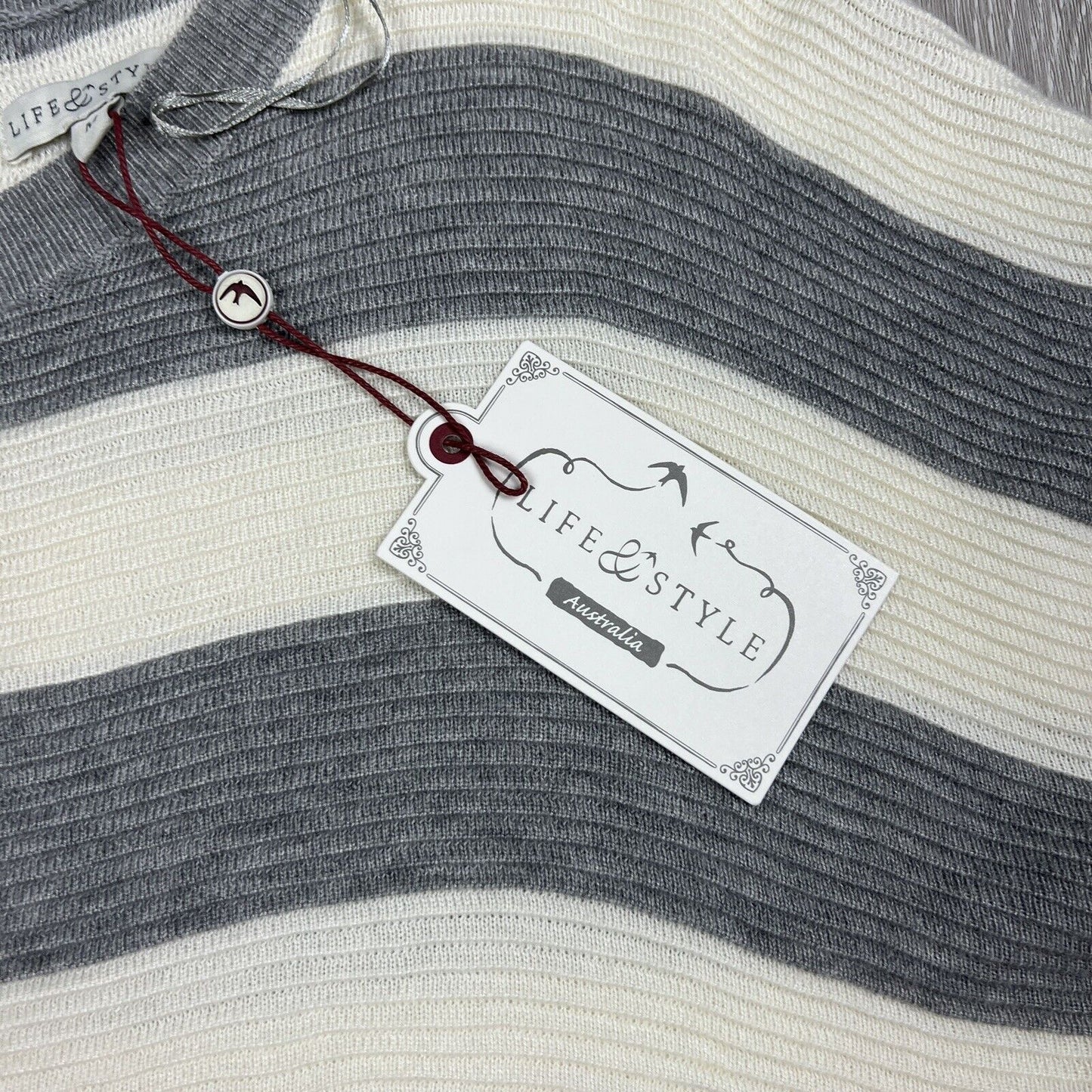 Life And Style Womens White And Grey Striped Jumper Size Medium  (New)