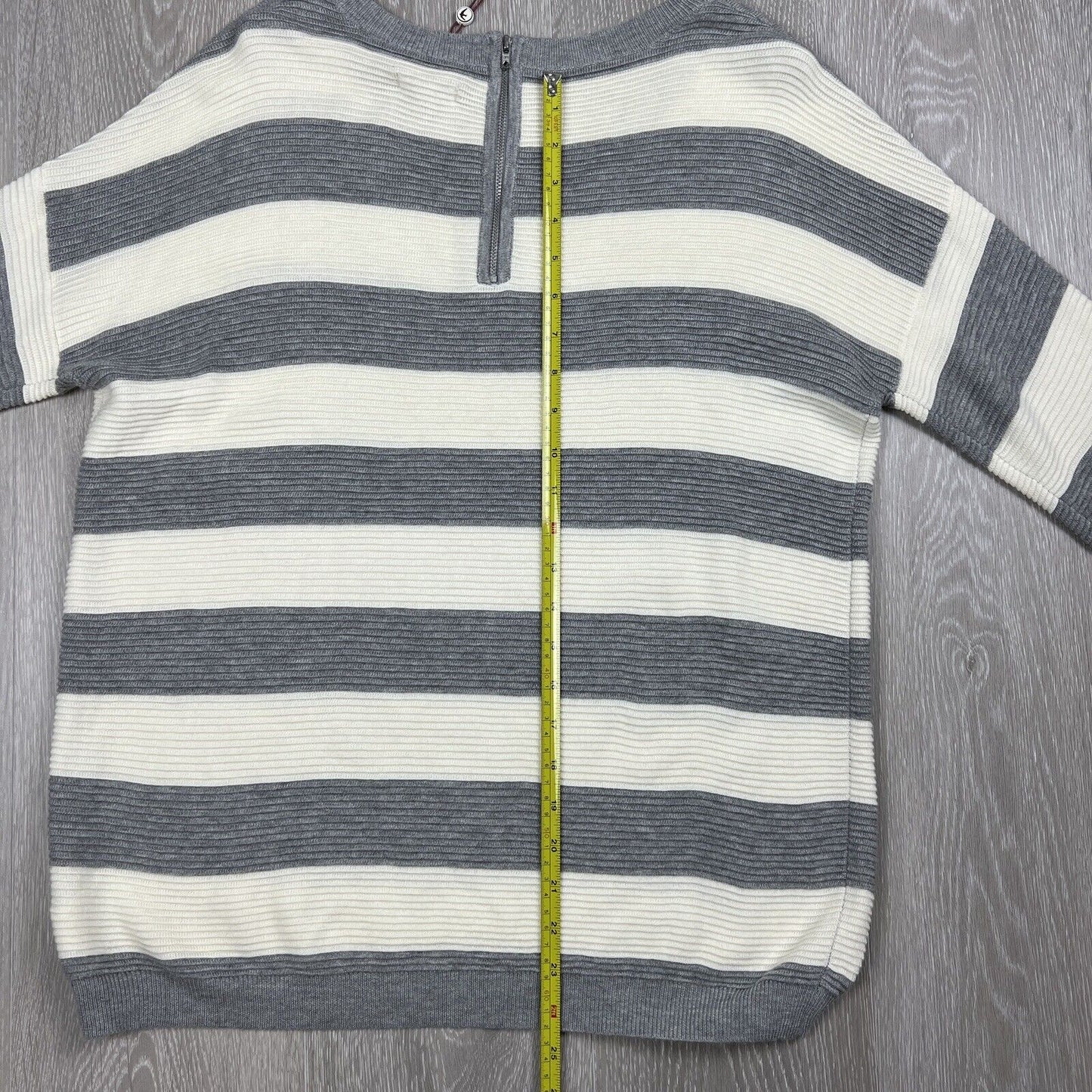 Life And Style Womens White And Grey Striped Jumper Size Medium  (New)