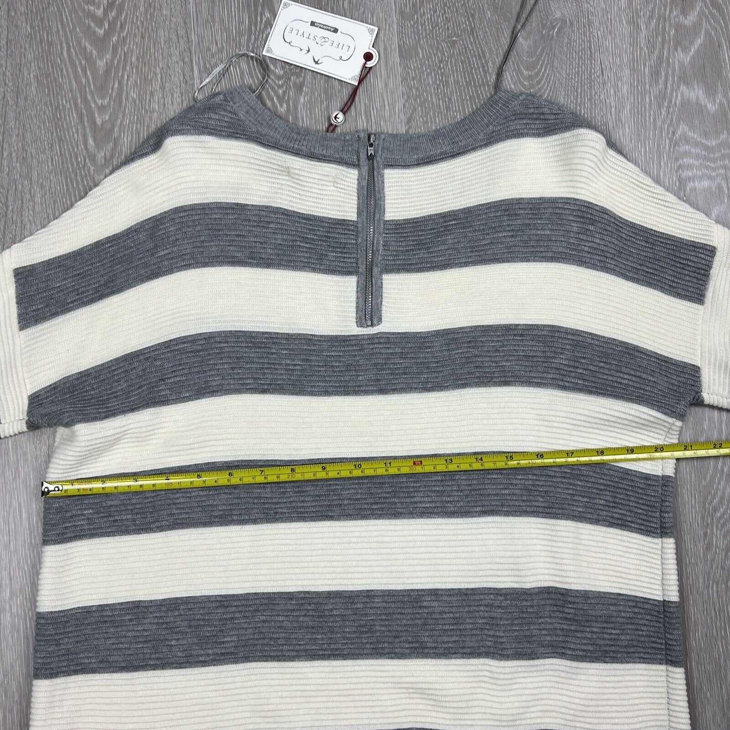 Life And Style Womens White And Grey Striped Jumper Size Medium  (New)