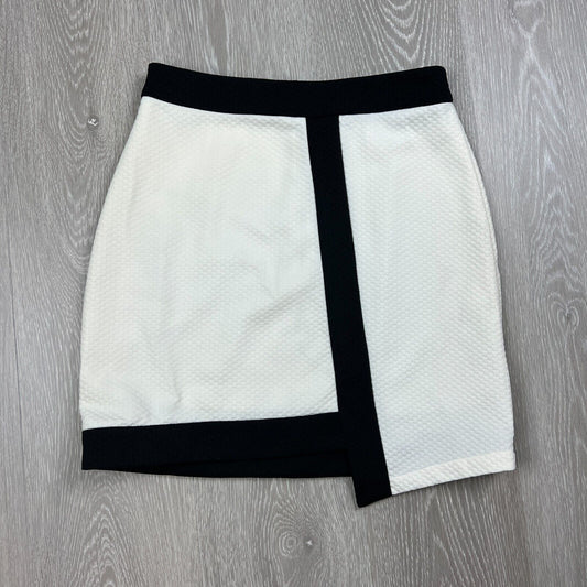 Elliatt Womens White Mini Skirt Size M