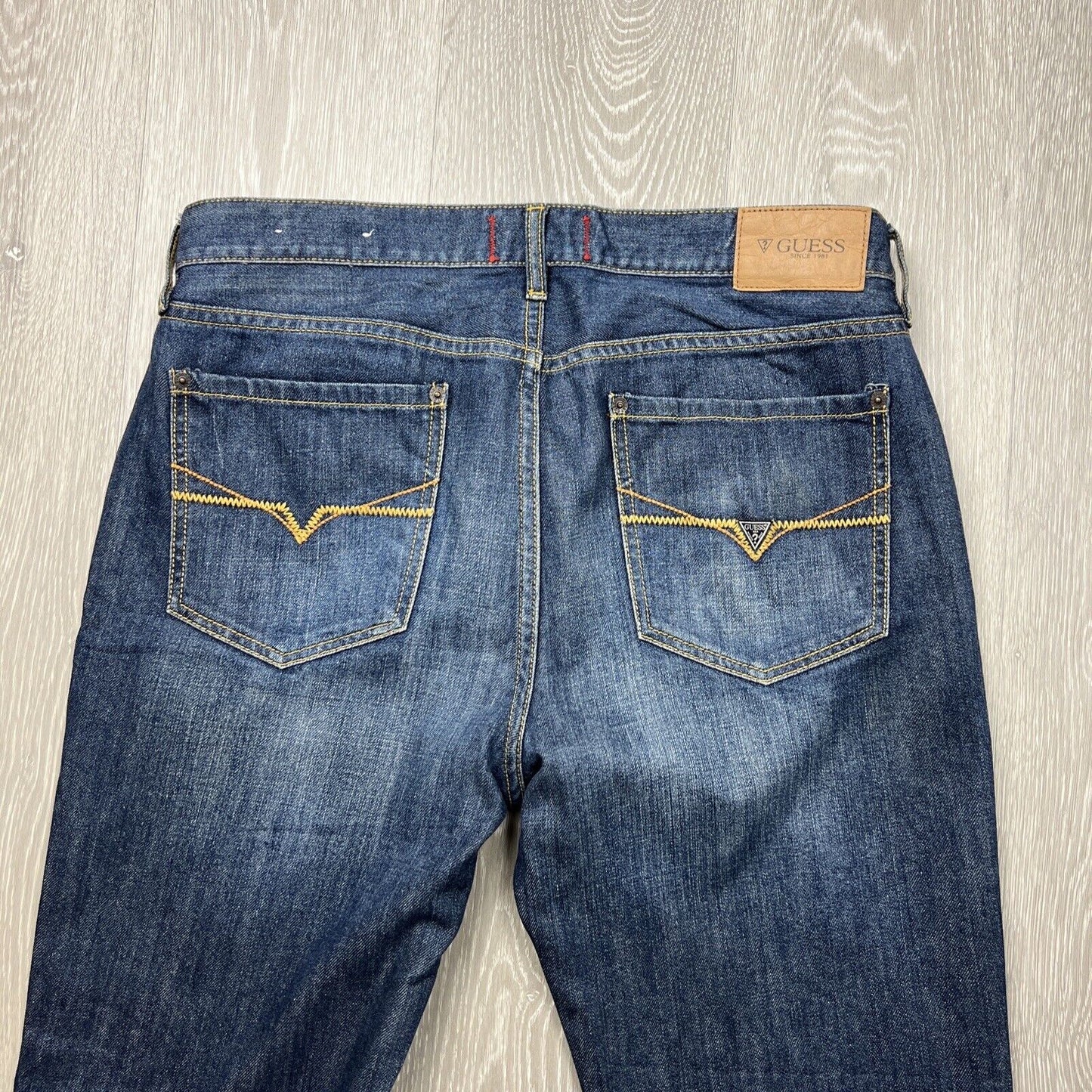 Guess Regular Straight Crescent Fit Mens Jeans Size 33 x 30