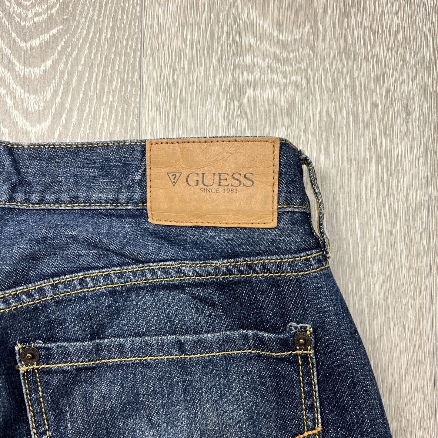 Guess Regular Straight Crescent Fit Mens Jeans Size 33 x 30