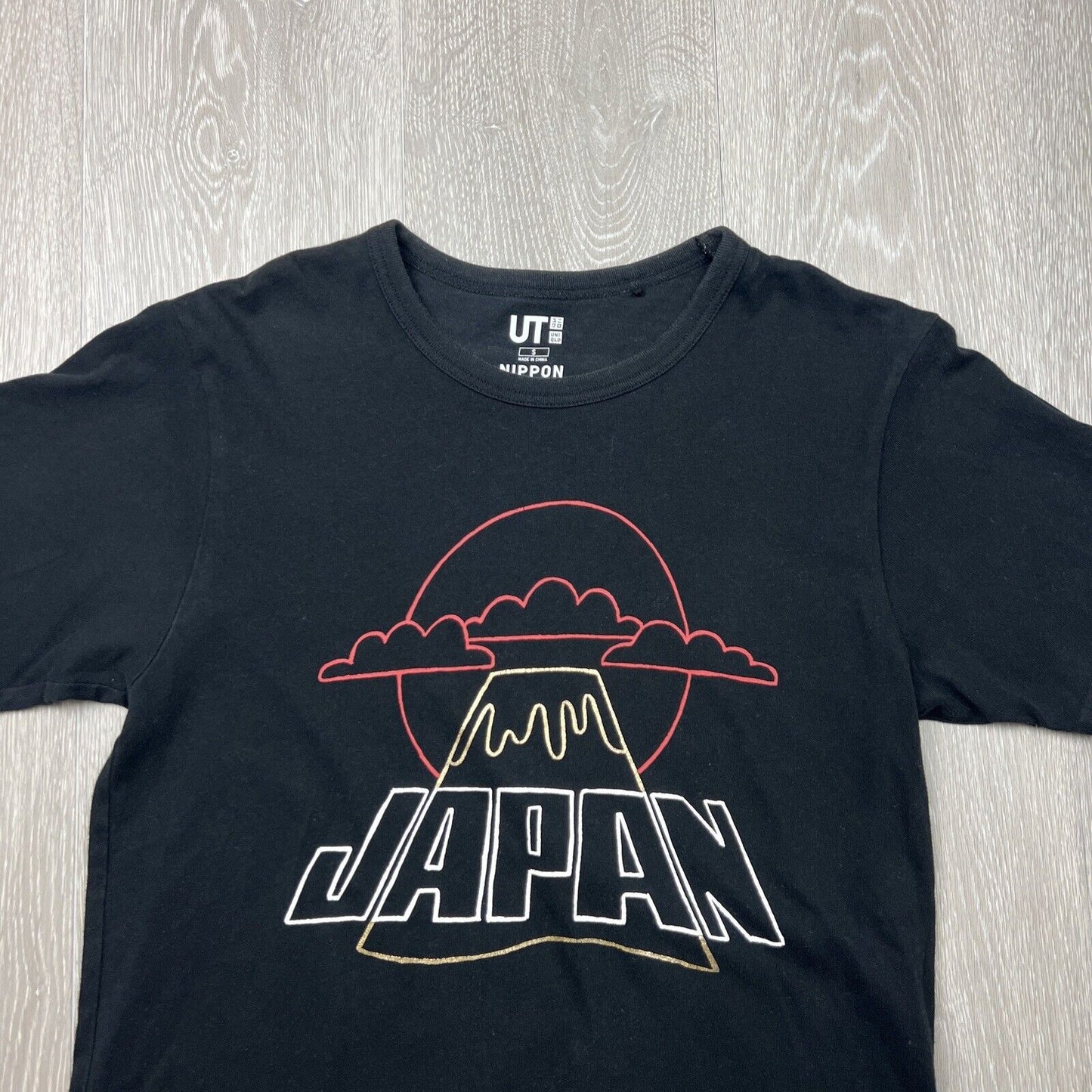 Uniqlo Mens JAPAN Nippon Omiyage Black T-Shirt Size Small