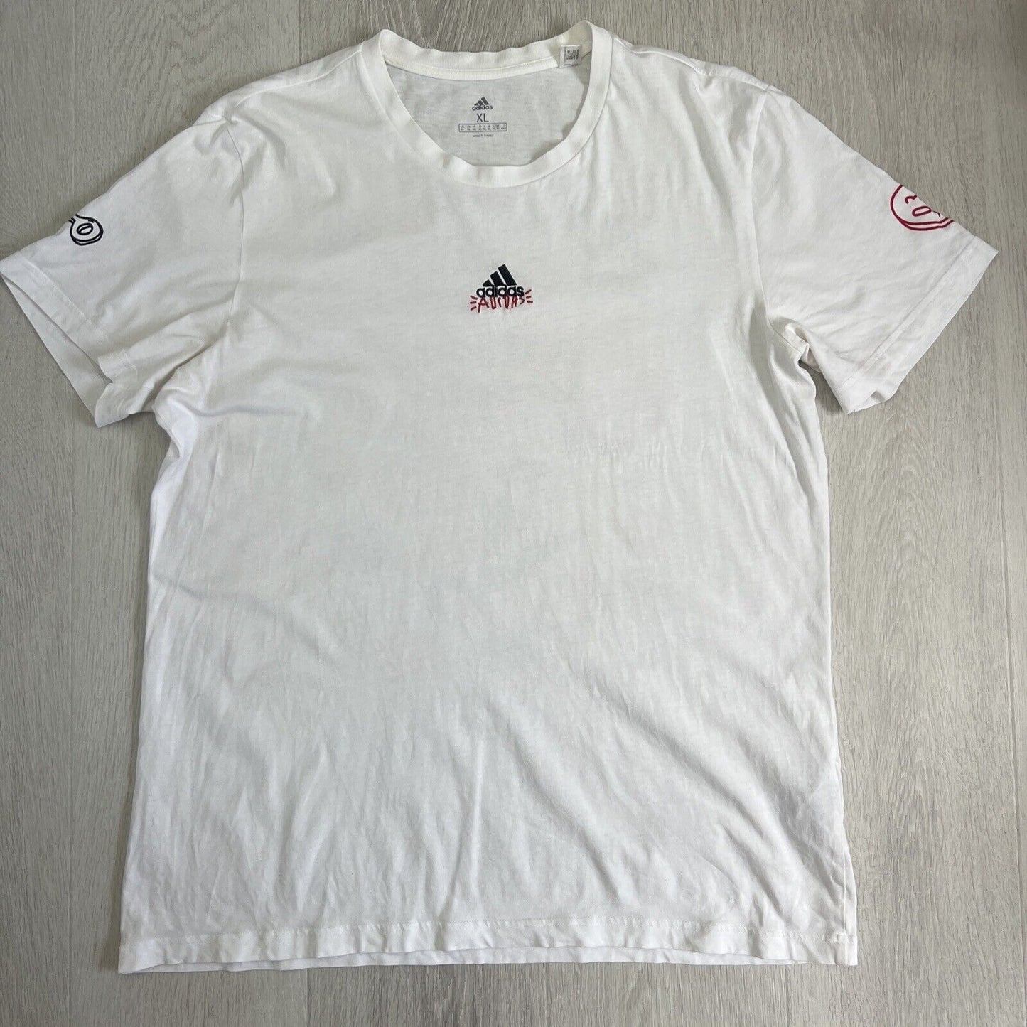 adidas Mens White T-Shirt Size XL (2 Small Holes)