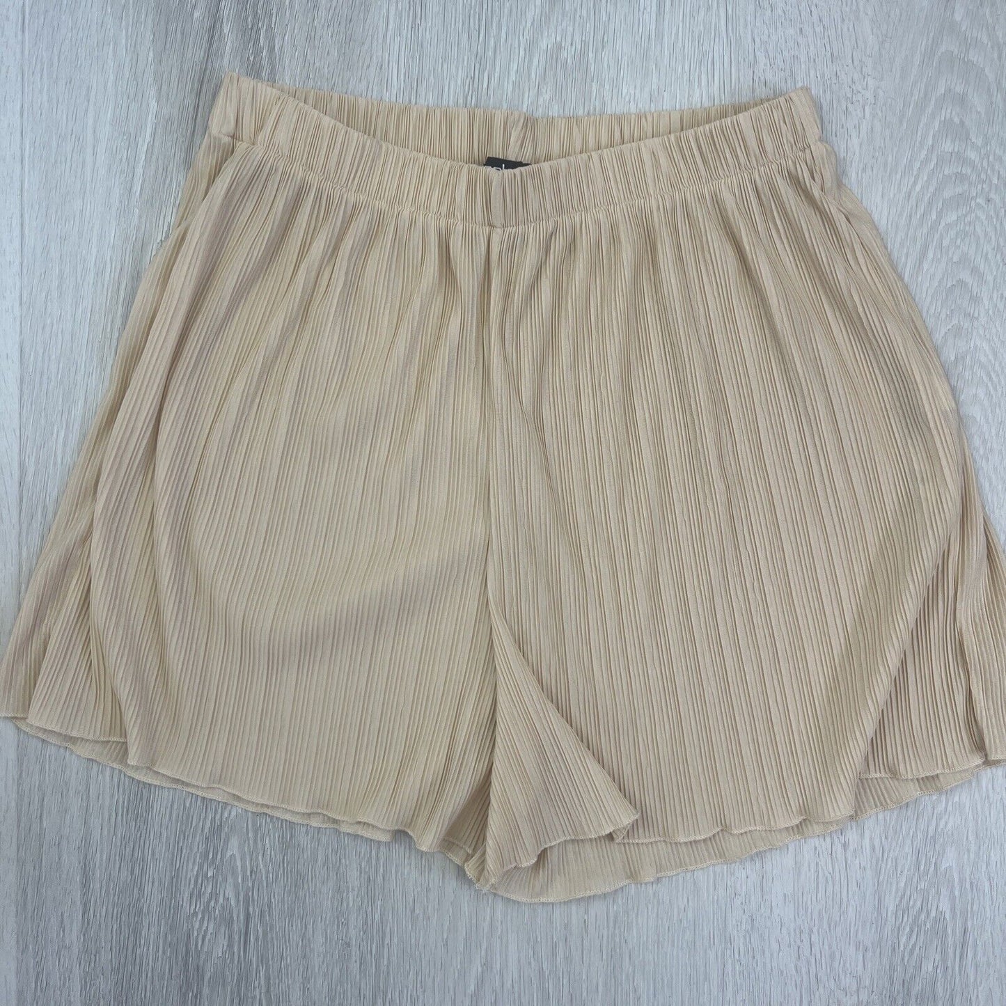 Boohoo Womens Shirt & Shorts Cream Set Size 8 (New)